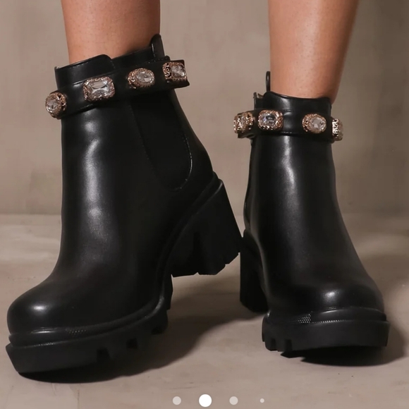 Steve Madden Shoes - Steve Madden DRIP'IN DIAMONDS BOOT Amulet black rhinestone charm bracelet 6.5